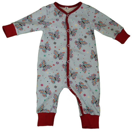 Strämpeli hellbalu mit Schmetterlingen