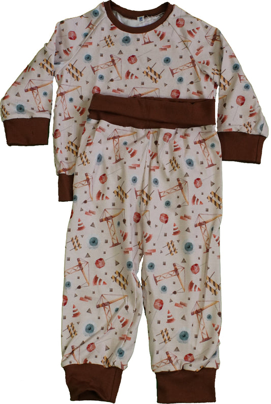 Pyjama mit Baustellenmotiven