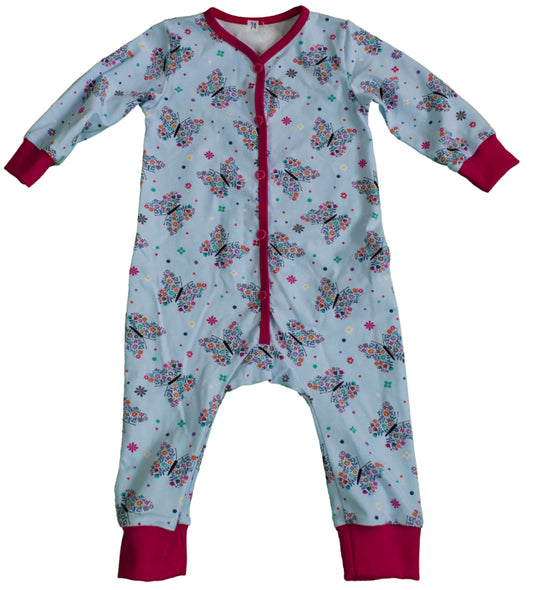 Strämpeli hellblau mit Schmetterlingsmuster