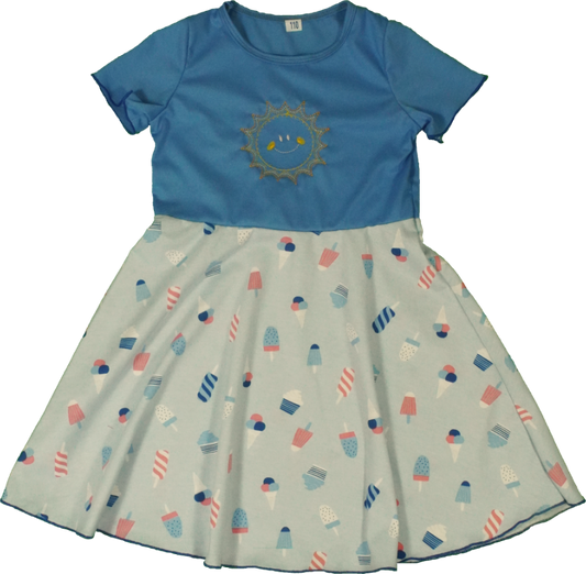 Sommerröckli mit blauem Oberteil